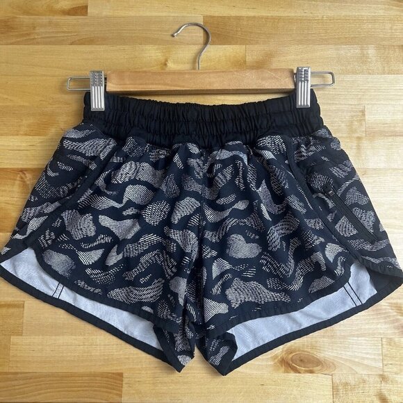 Lululemon Shorts Size 4 Tracker IV Mini Warp White Black 3.5" Inseam Drawstring - Picture 1 of 8